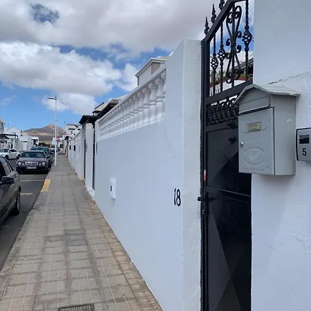 Amplias Cerca De La Playa Y Del Aeropuerto