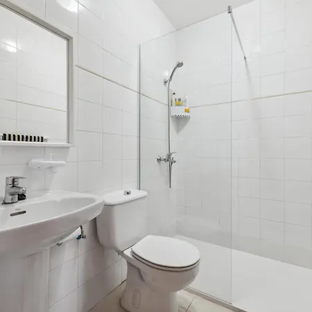 Habitación en casa particular Habitación Con Baño Privado Cerca Del Aeropuerto En Casa Familiar Playa Honda (Lanzarote)