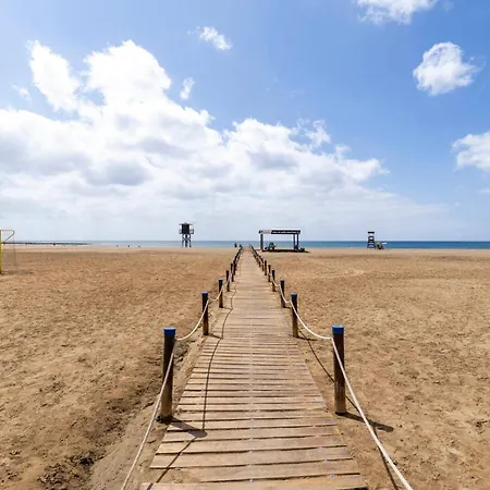 Tatil Evi Amplias Cerca De La Playa Y Del Aeropuerto *