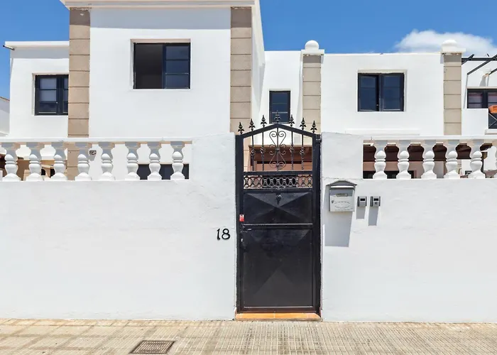 Cerca Del Aeropuerto Y Playa En Casa Familiar Alloggio in famiglia Playa Honda (Lanzarote)